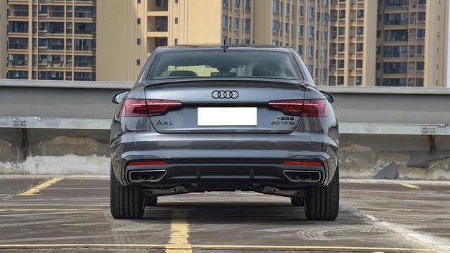 奥迪这回真良心！降到199万，20T+前后五连杆，不比新能源香？