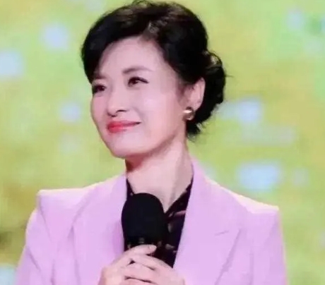 2002年，央视一姐周涛与丈夫姚科结束12年的婚姻关系，周涛感叹：“这段婚姻让我