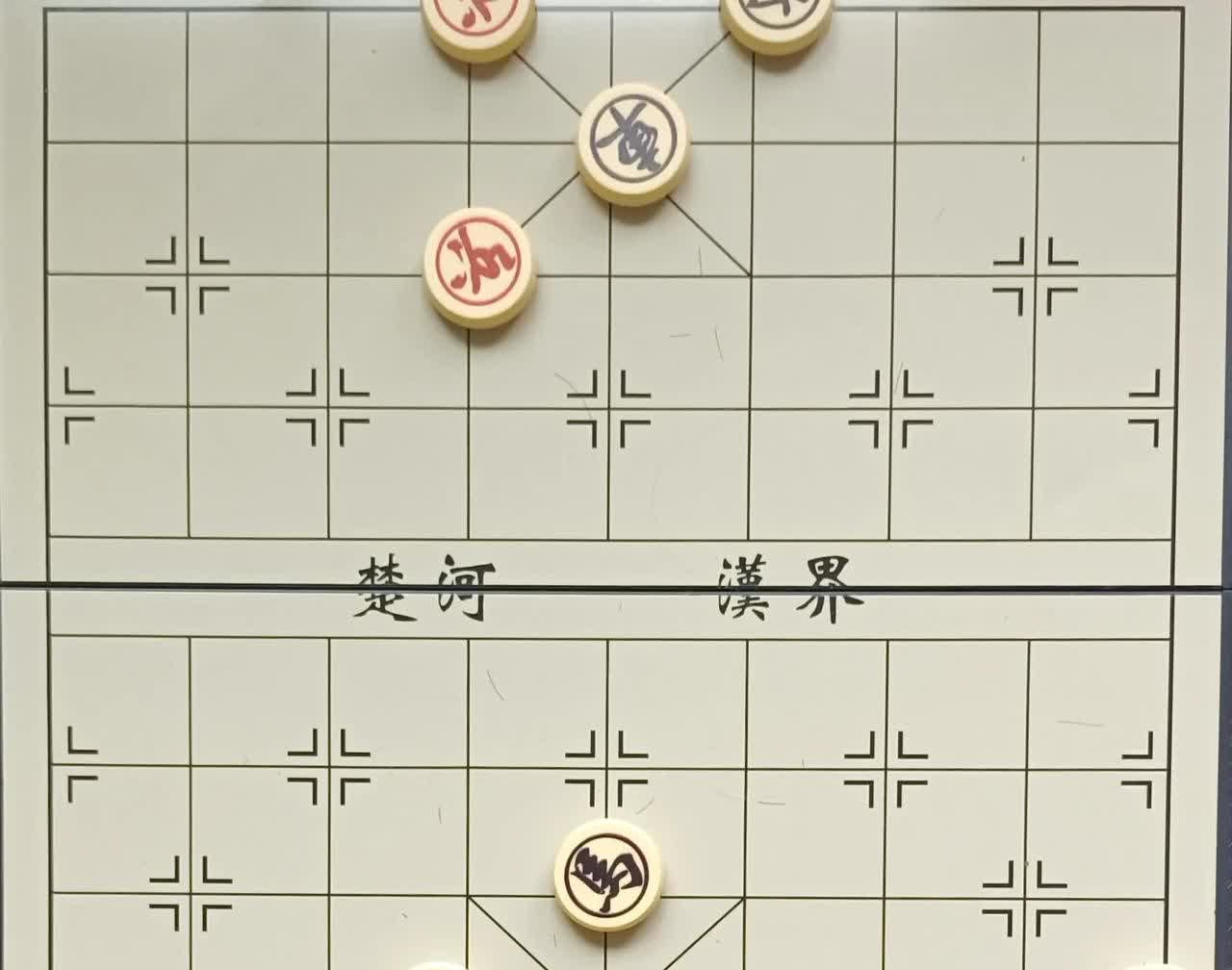 能把红棋走赢的不是特大，也绝非等闲之辈！
纵观全局，黑棋一步马卧槽，双将绝杀！