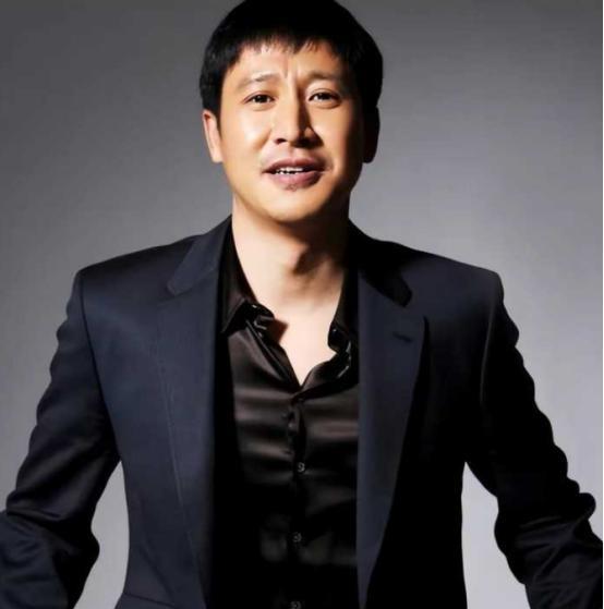 “你三十五岁了还在跑龙套，我和儿子不能跟着你喝西北风！” 张国强攥着离婚协议，却