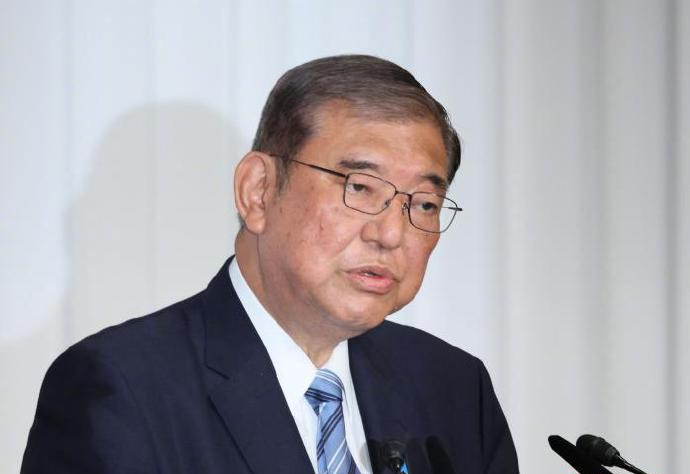 石破茂向靖国神社献祭品











怎么回事？！日本首相石破茂竟然又向