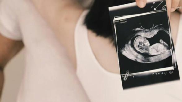 “爸爸，妈妈，还有他！” 陈伟霆何穗晒 B 超官宣生子，跳过恋爱直接晒娃，这波操作比 “双 11 剧