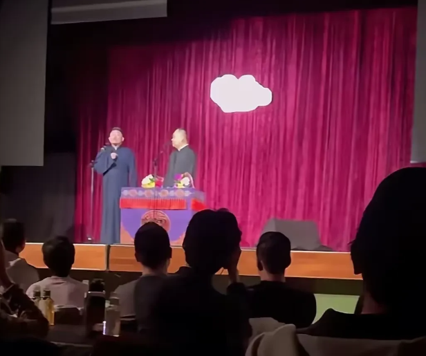 德云社强势反击！曹云金加拿大巡演惨败后，郭德纲迅速派遣郑好、侯震前往墨尔本救场。