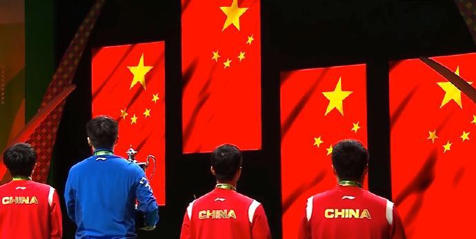 #夏日生活打卡季# 这些中国人的名字刻在世乒赛奖杯上
男单：
3次冠军：庄则栋、