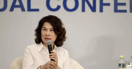 董明珠上门讨42万货款，经销商却说：再发50万的货，卖完一起结。董明珠灵机一动，