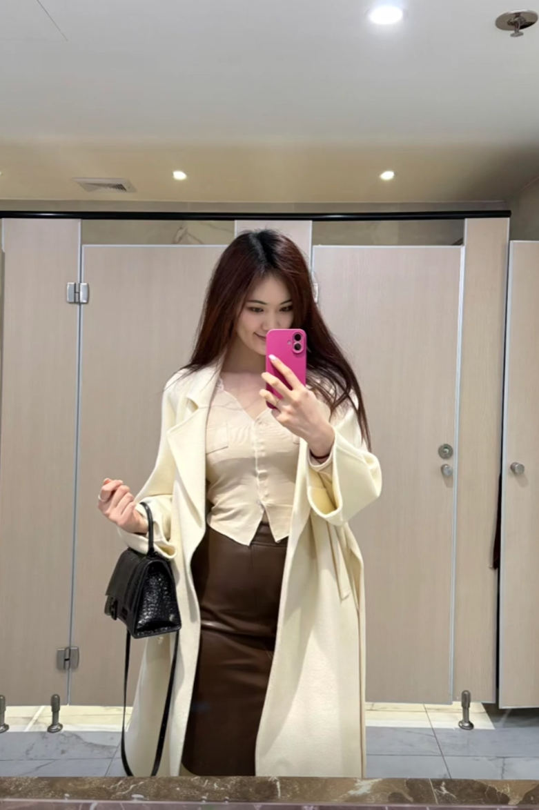 为什么女孩子都喜欢在厕所拍照？