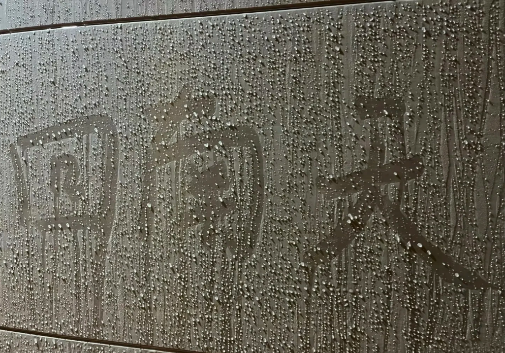 近日，广东的天气让不少人摸不着头脑，三次预报的回南天均“爽约”，而隔壁广西却在同