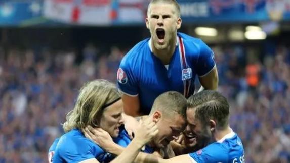 世预赛前瞻：冰岛客场虫遇送分童子！首回合5-0血洗，阿塞拜疆10场0胜防线能否顶住北欧风暴？