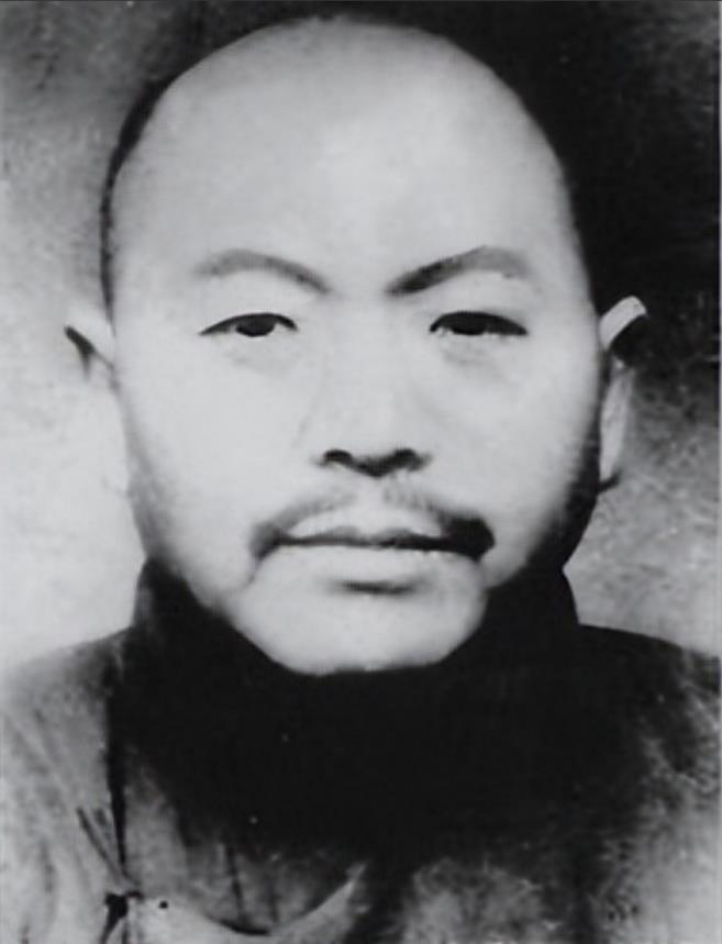 1951年5月18日，黄标被绑上刑场，和一群恶霸地主要被枪毙，此时的他是当地出名