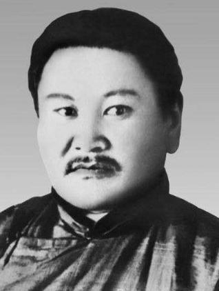 1935年，蒙古总理根登掌掴斯大林，举世震惊。



这并非偶然事件，而是这位蒙