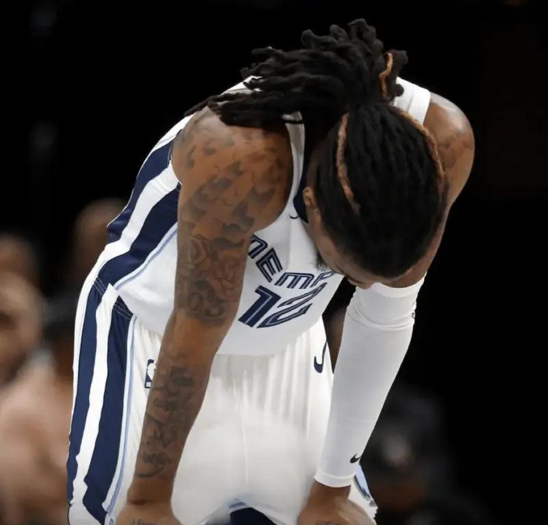 这能怪谁？还不是怪自己？
被记者问到，为什么篮下数据下滑？
莫兰特：我现在根本得