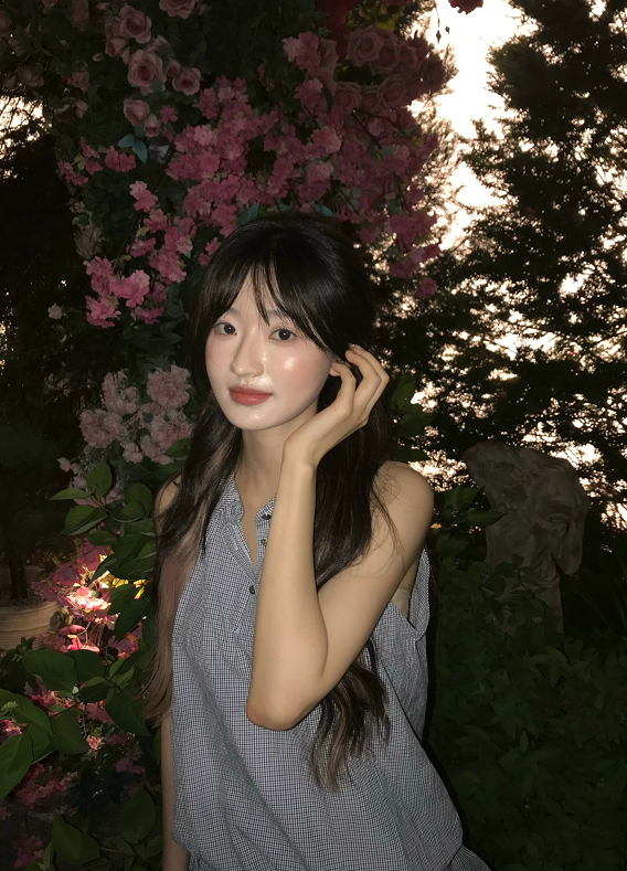 杨雨潼的这绝美的夜色穿搭，超不错的！