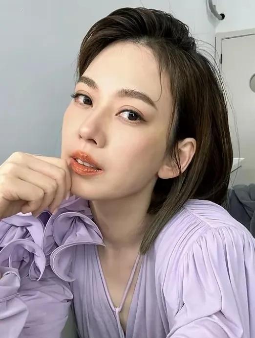 殷悦（Melody，本名刘恭显）使劲谈恋爱就好了，怕什么，婚也结过了，孩子也有了
