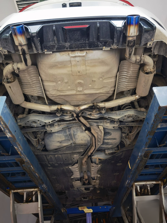 思域中尾段排气
十代思域中尾段天蝎排气，声音雄厚，仅支持自提哈！轻微使用痕迹，非