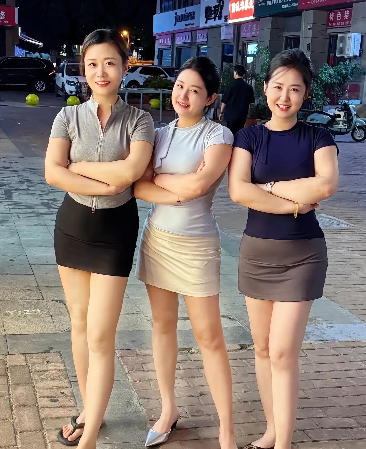谁说这是三胞胎姐妹？我怎么看着不像[捂脸]竟胡说……
#记录我的2025#