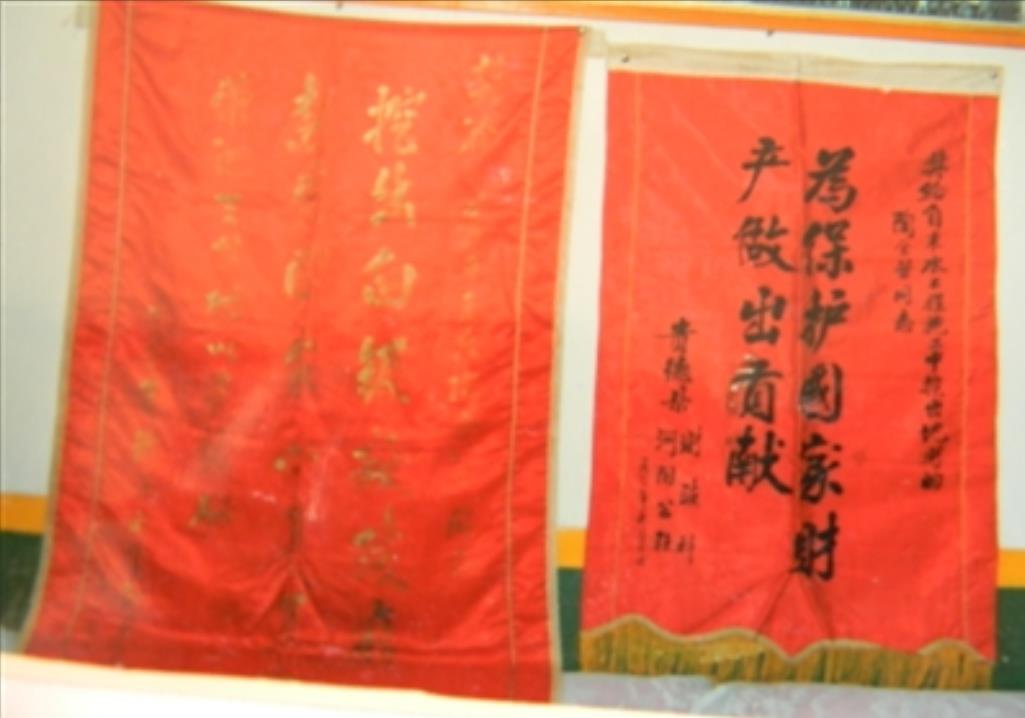 1982年，青海18岁女兵修水管时，挖出2吨银元，她在第一时间向组织进行汇报，可
