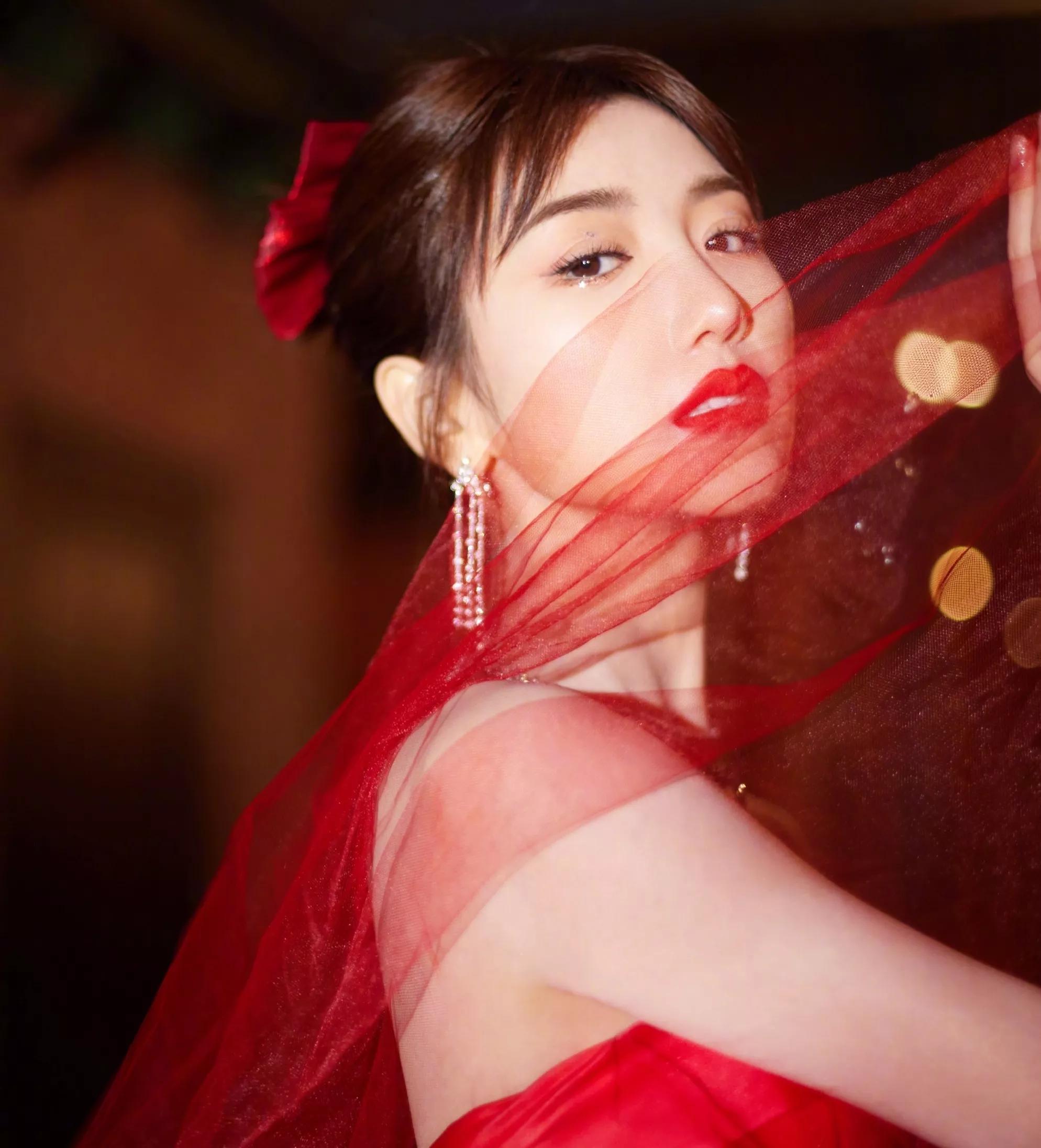 毛晓彤美艳魅力写真：时尚女星、绝代佳人
