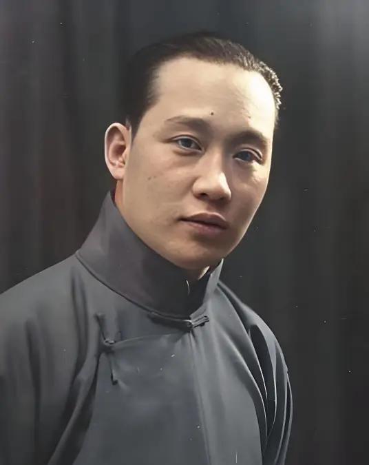 1918年，京剧名角荀慧生新婚之夜，揭开盖头，发现枕边人不是心爱的吴小霞，而是她