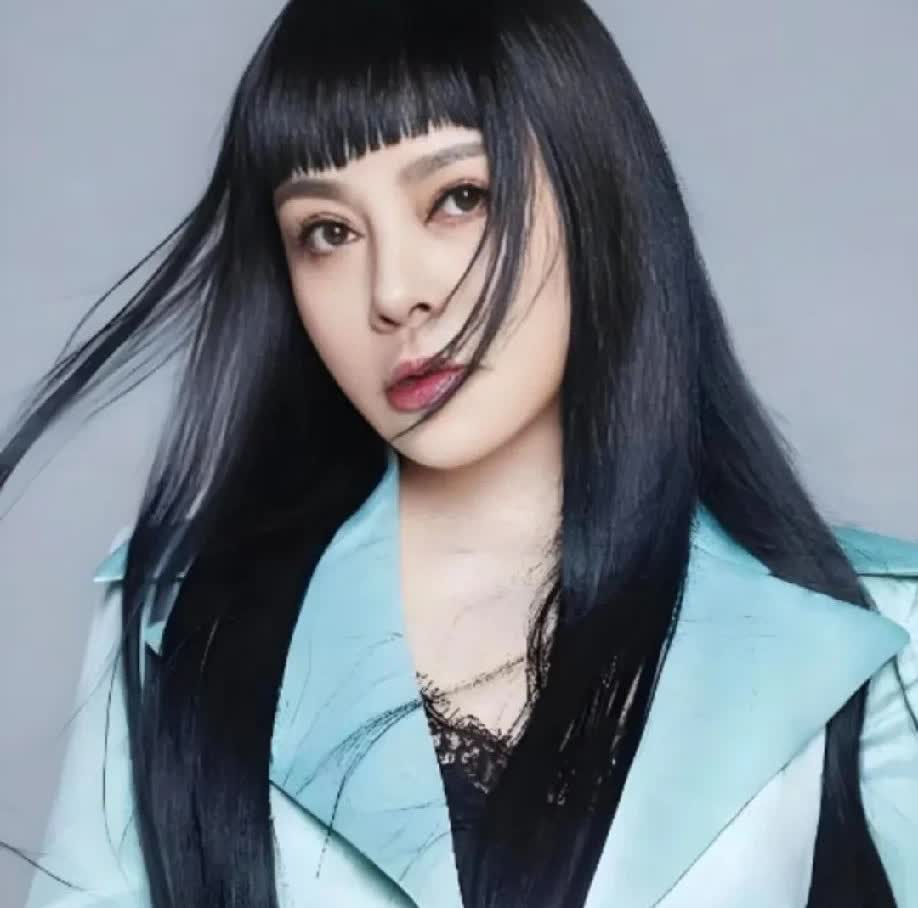 千百惠去世了
她最放心不下的人不是她的兄弟姐妹
也不是她依靠了一辈子的儿子，