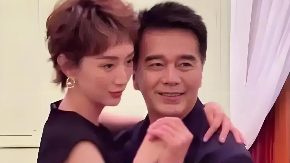 ​59岁许亚军：8岁出道四娶绝色美人，风流半生终成人生赢家！