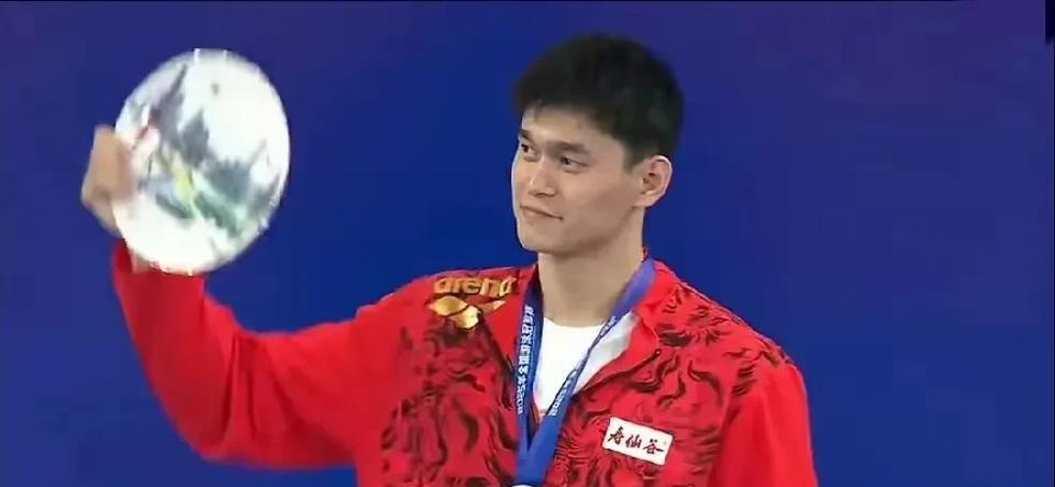 孙杨获得季军，比游泳更厉害的是他的意志力！一个运动员在巅峰时期被禁赛这么多年，运
