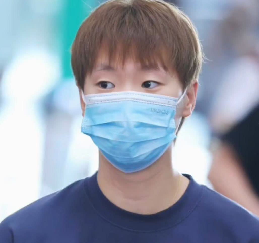 澳门冠军赛
女单八强全部诞生
(国乒4席)
1.孙颖莎:中国选手
2.迪