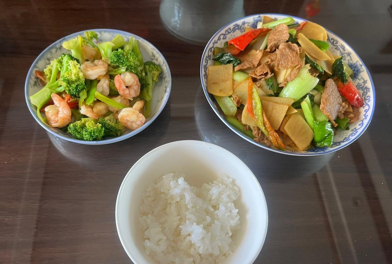今天有友友问我，我的拿手菜是什么？想了半天，有点茫然，感觉没有[捂脸]酸辣土豆丝