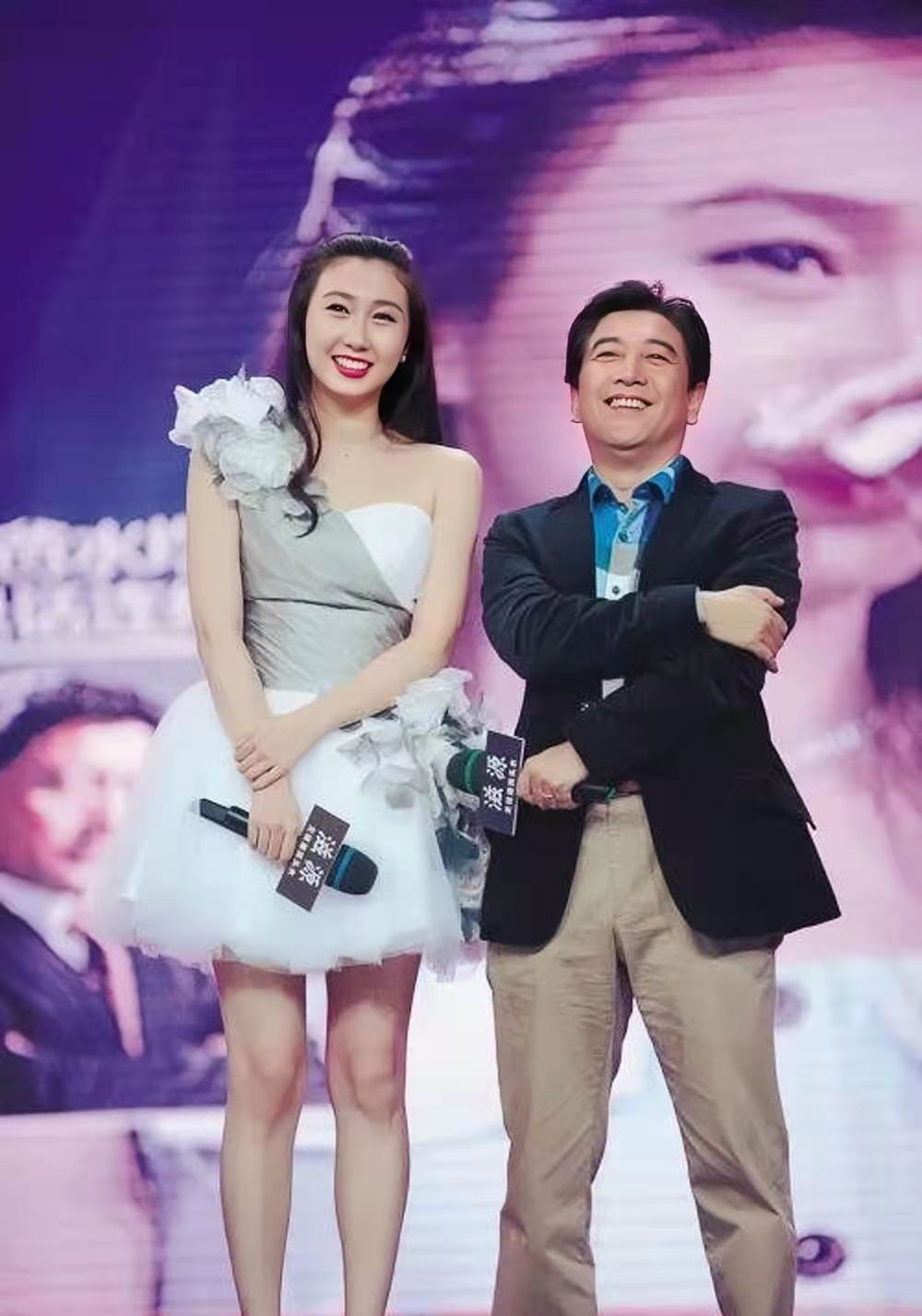 福建男篮球员邹阳妻子为前央视主持人水亦诗。之前邹阳在社媒晒出了喜得爱女照片，而著