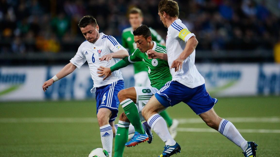 木工电工教师卖披萨，5.5万人的岛国竟在冲击世界杯！