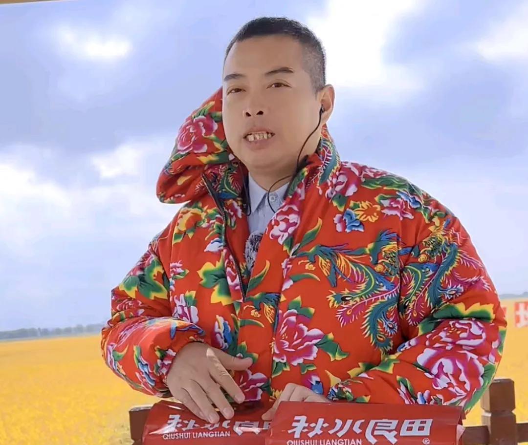 姚家男儿今天助农，真是太成功了！
今天来到了黑龙江的五常市，
毫无悬念，卖五常大