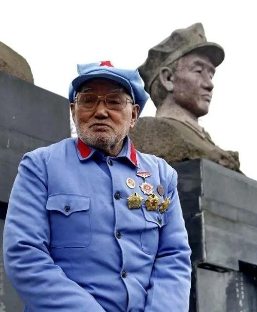 1940年，刘洪才去历城执行任务结束，返回根据地时，遇到几位民兵迎面走来，他转身