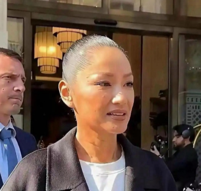 54岁瞿颖移居泰国，不结婚不生娃，天天运动健身，也一样老得快！曾经可是大美女