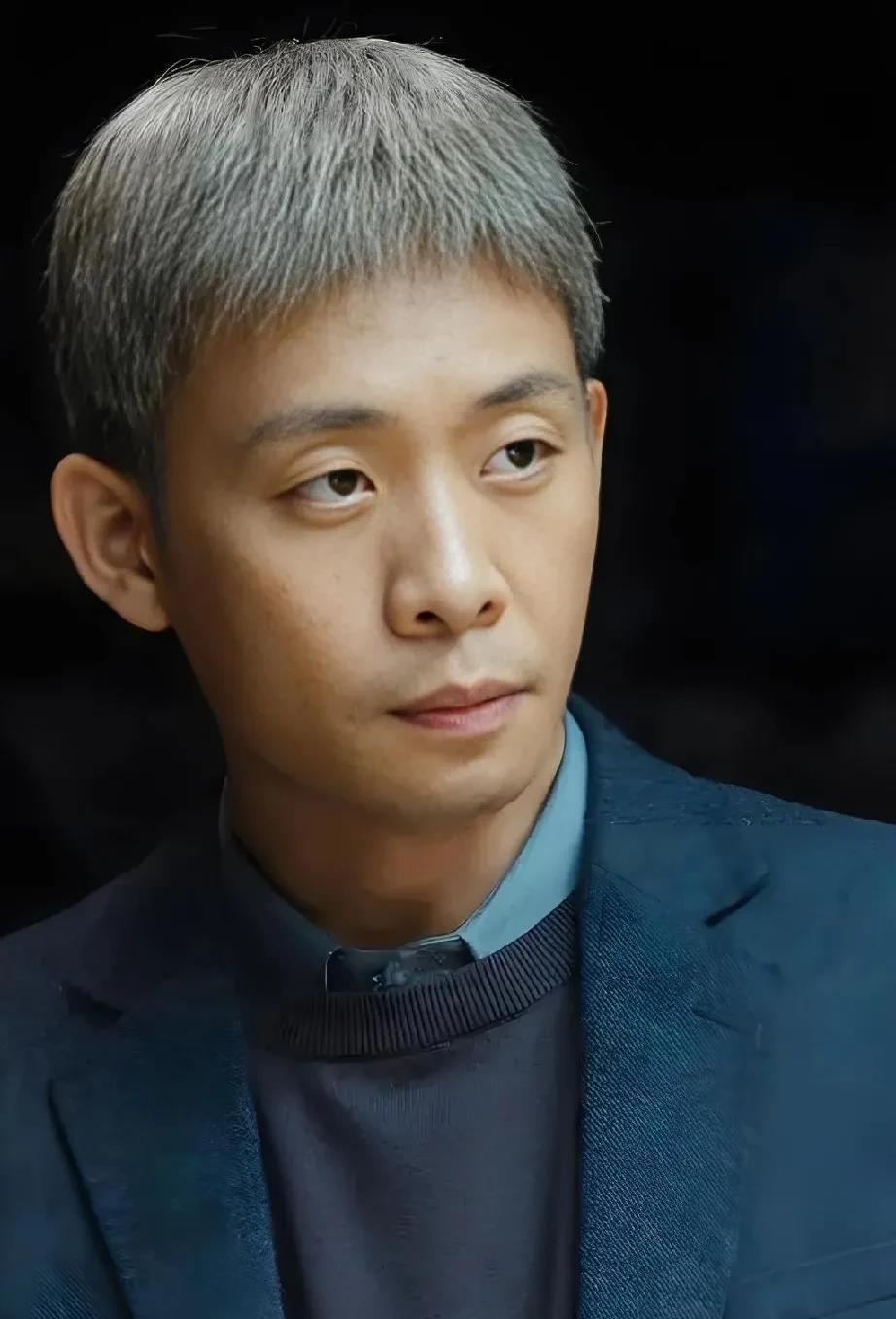 电视剧《以法之名》开播，

才知道张译为什么要回归家庭了，

不是他太累