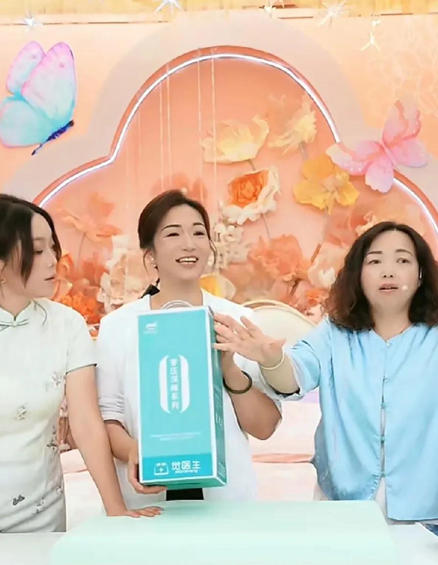 谢浩男妈妈和大妹直播带货你支持吗？
自从网络上大家抵制寻亲家庭带货后，带货大博主