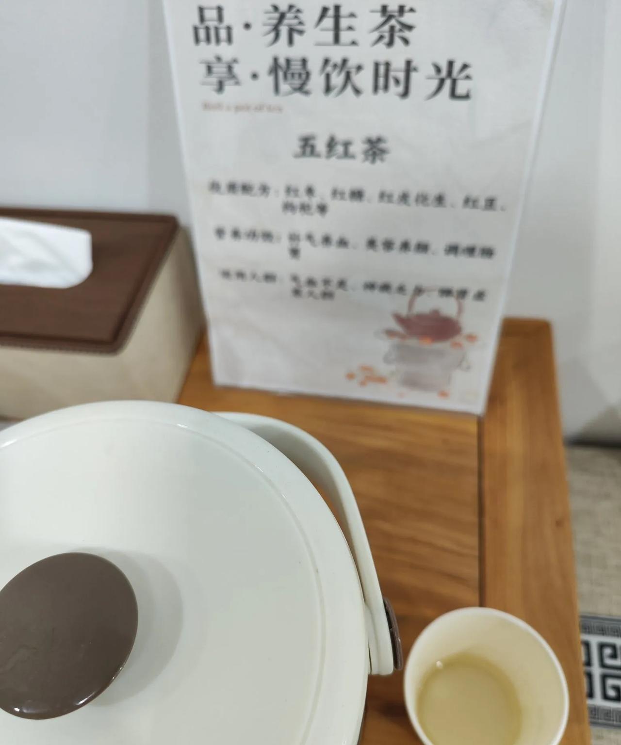 终于回家了，大王做了可口的饭菜等候老婆。[呲牙]
昨天大王问想吃什么，列个清单。