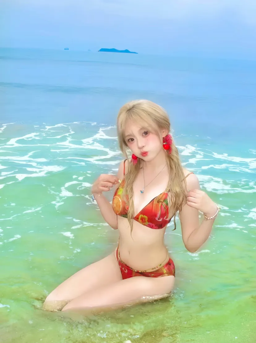 浅笑梨涡现，甜蜜直抵人心间