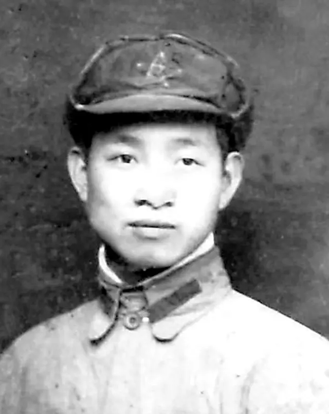 1940年，民兵队长揭发炊事员在饭菜中下毒，人赃俱获后，杨奇清长却指着民兵队长说