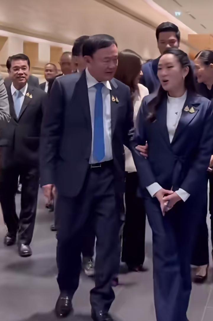 父爱如山！无论成功还是失败，无论前面是坦途大道或泥泞小径，无论是诗和远方还是艰难