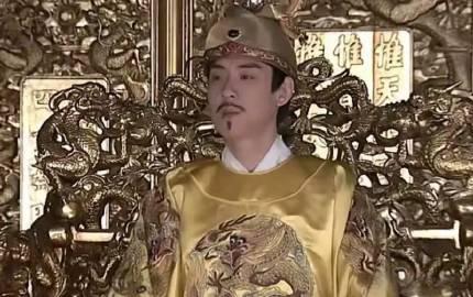1581年，万历皇帝去给太后请安，宫女王氏上前送茶，王氏身形窈窕，清丽脱俗，环顾