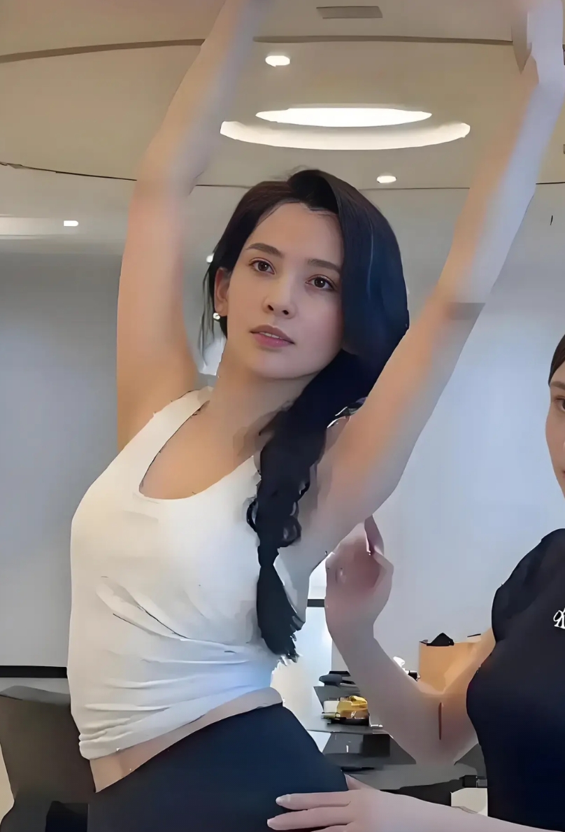 森林北的3次感情：

第一次：相亲

2013年，森林北参加了《非诚勿扰》相亲节