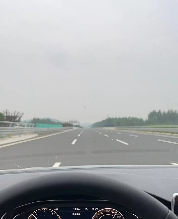 高速上你都开多少？

1、车速150以上：拿命开车，全凭运气。

2、车