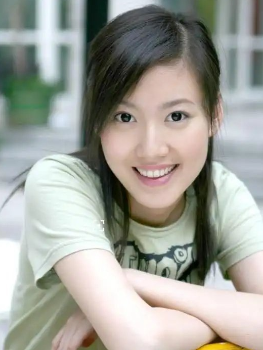 高露28岁隐婚生子，老公身份至今未公开，常年演配角，却比主角更抢眼！