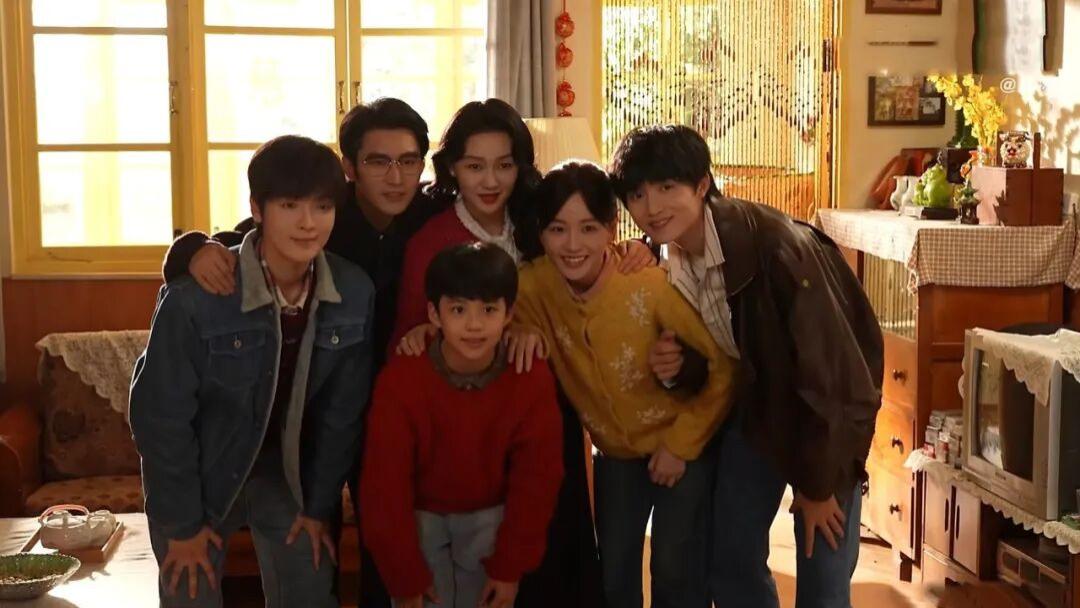 短剧系列化现象级，凭啥是它创造？｜对话《家里家外2》主创