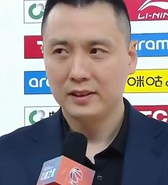 上海男篮主教练卢伟谈球队不敌广东止步12强，他表示：我觉得我们大家都尽力了，这赛