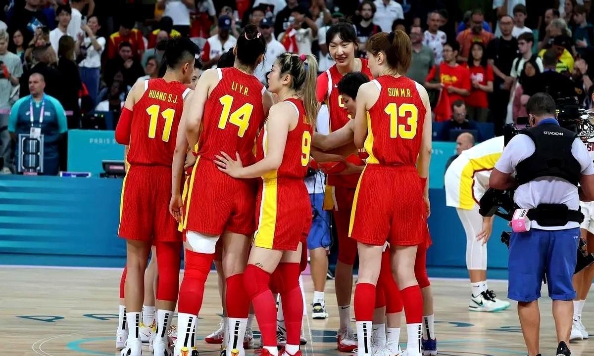 中国女篮热身赛中锋身高一览！
1、陈明伶：1.92米 2、韩旭：2.07米 3、