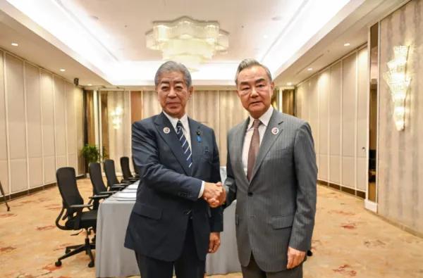 日本外相的清晰表态
     今天王毅外长会见日本外相岩屋毅，日方向全世界公开表