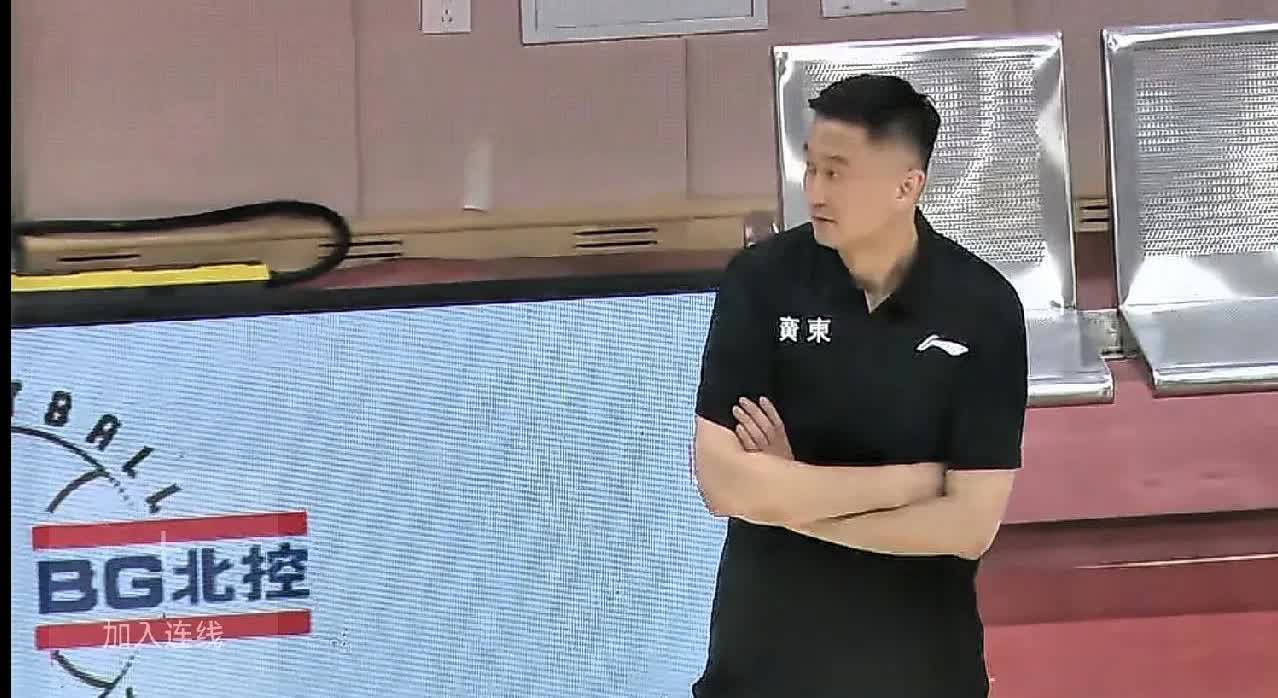 恕我直言！广东宏远前锋黄明依，无法达到杜锋的要求，被朱芳雨淘汰是早晚的事，对阵黑