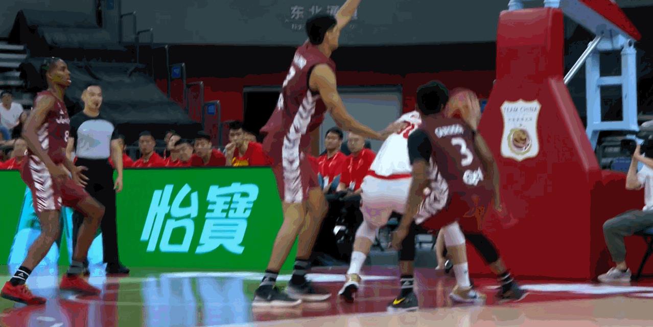 男篮小将王俊杰热身赛夺人眼球！代表男篮打委内瑞拉，外投内突，存在感十足，不愧是小
