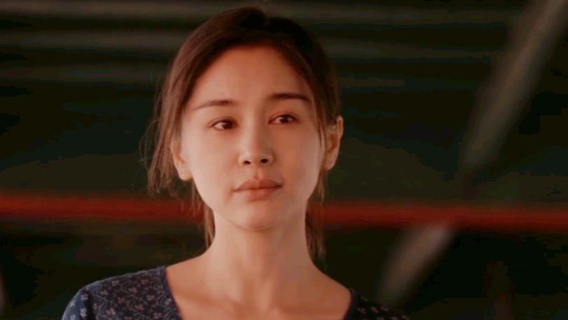王子文：演《目之所及》惹争议，被初恋断崖式分手，有大佬罩着，未婚生子，她不一般
