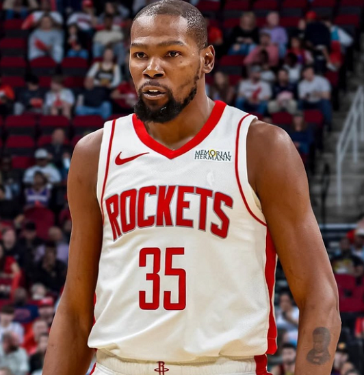 在2017与2018年的夺冠中，杜兰特不仅是球队最关键的得分点，也连续两年拿下总